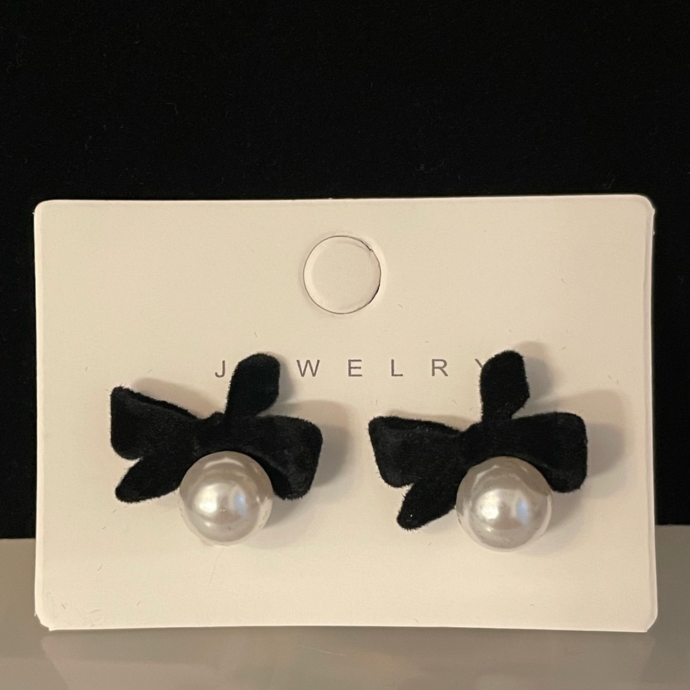 Black Bow and Faux Pearl Earrings - Picture 3 of 4
